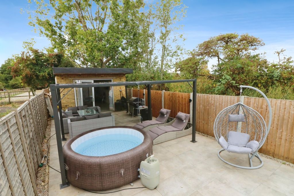 Property photo 3 of 29 Picture No. 16