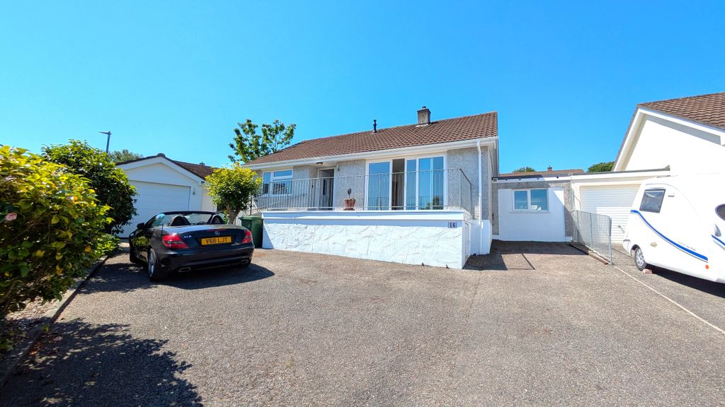 Property photo 1 of 28 Garage, Drive And Parking