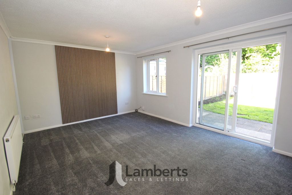 Property photo 3 of 21 Lounge