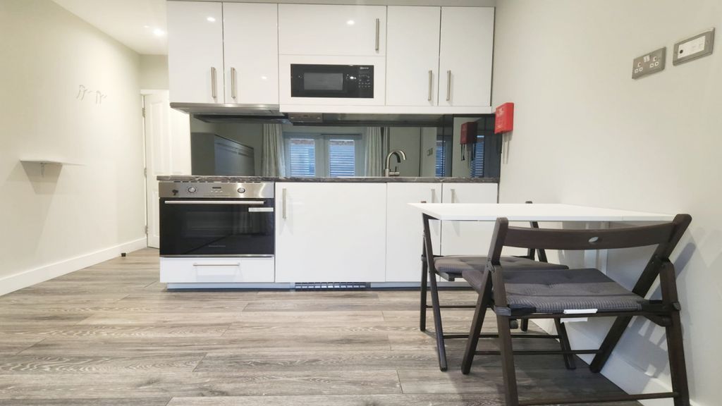 Property photo 1 of 7 Luxury Studio