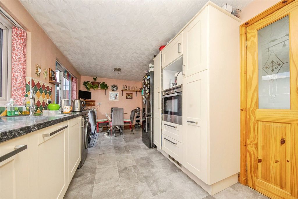 Property photo 2 of 17 Picture No. 34