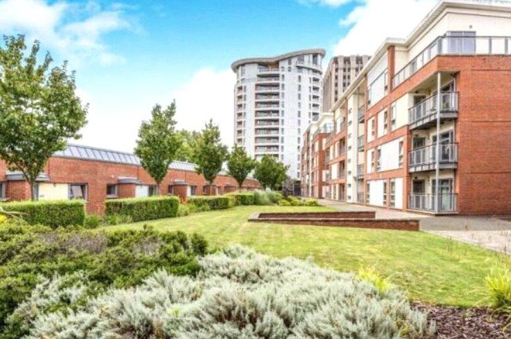 Property photo 1 of 8 Communal Gardens
