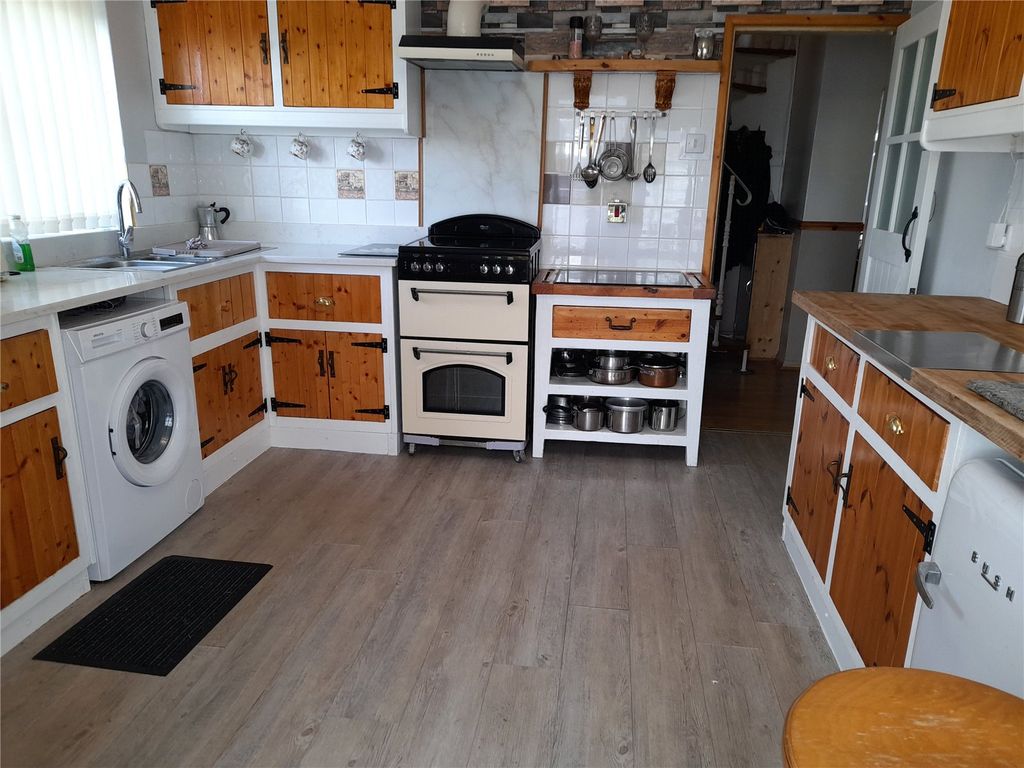 Property photo 3 of 18 Kitchen