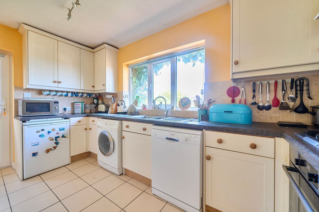 Property photo 3 of 28