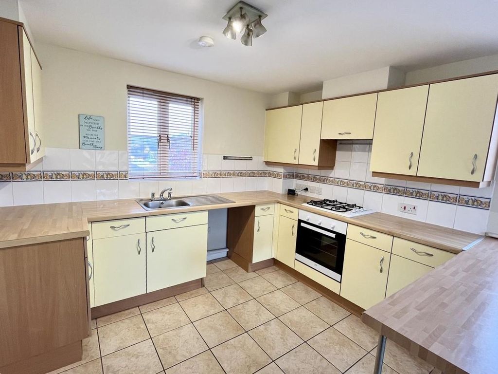 Property photo 2 of 6 Kitchen