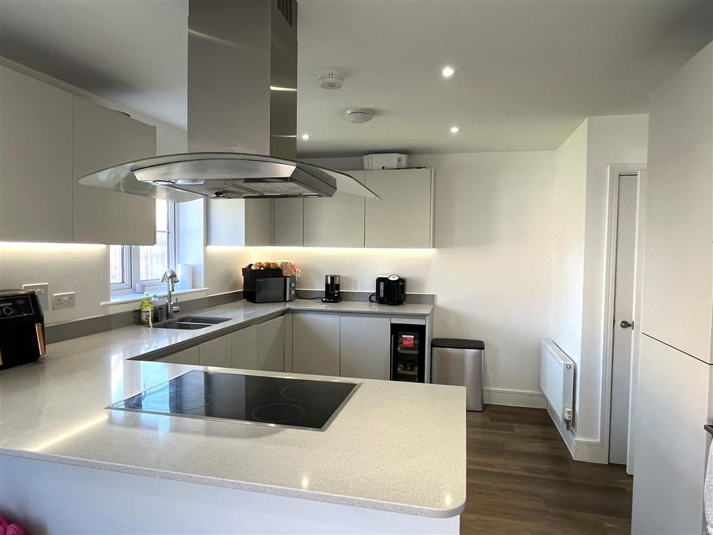 Property photo 2 of 11 Kitchen 1.Jpg