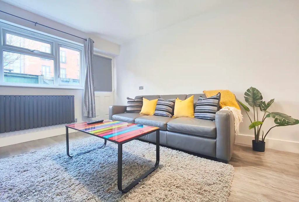 Property photo 2 of 10 d22F9E7E-18Ef-42Fd-959E-ee785Dca8173