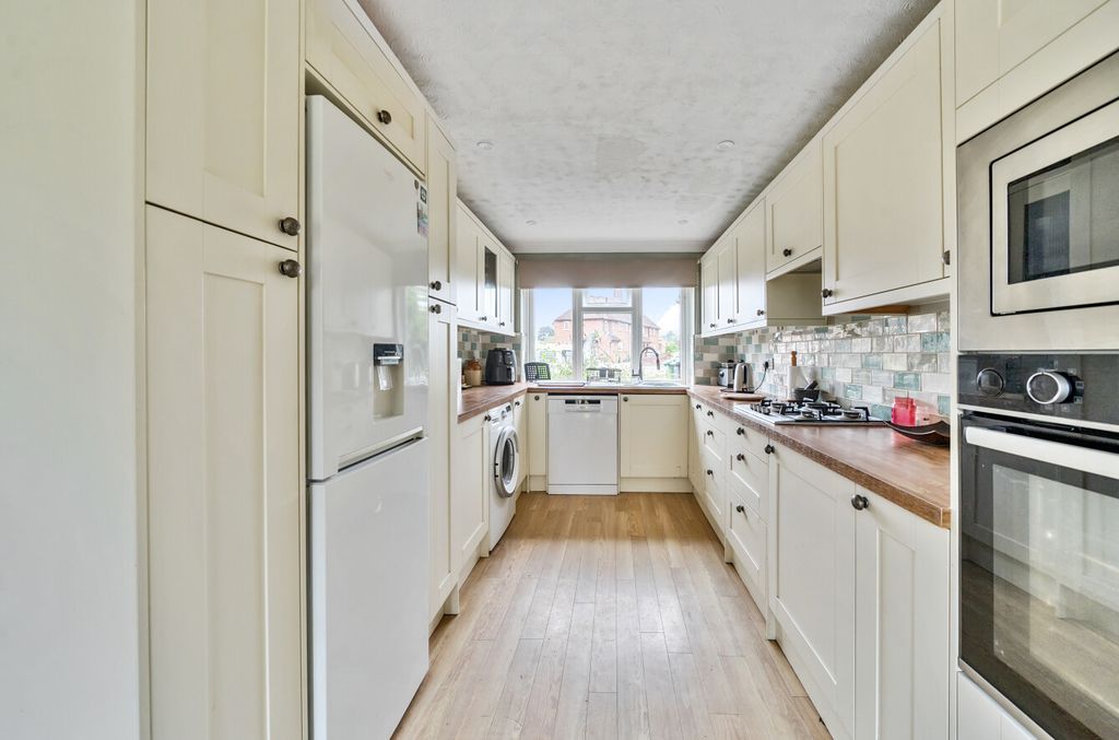 Property photo 2 of 16 1315689-12-6864Fc...
