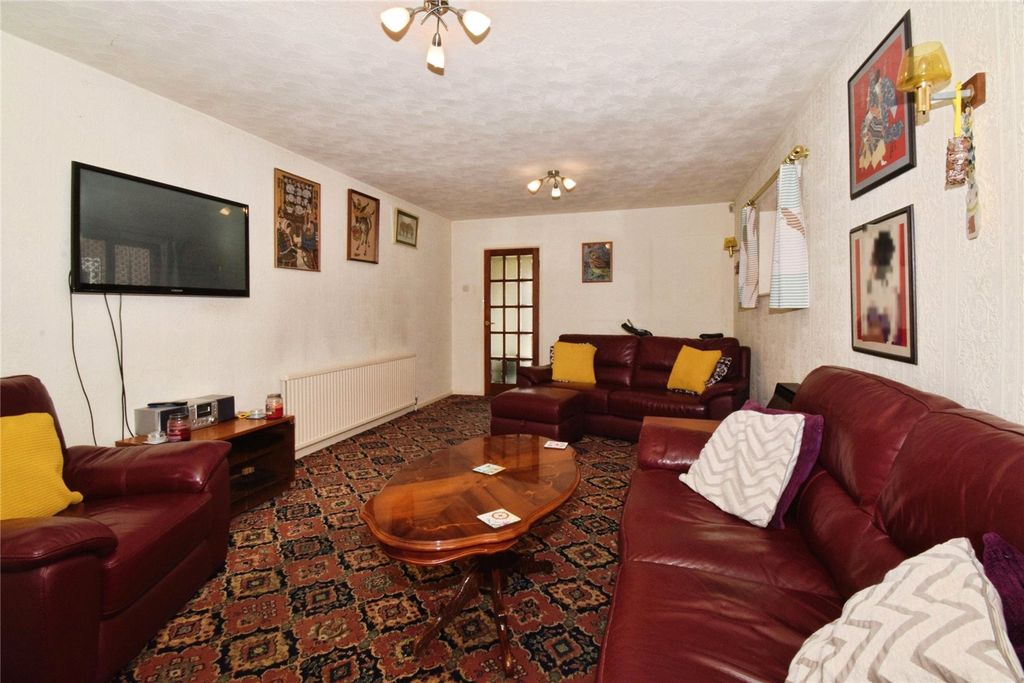 Property photo 2 of 23 Lounge