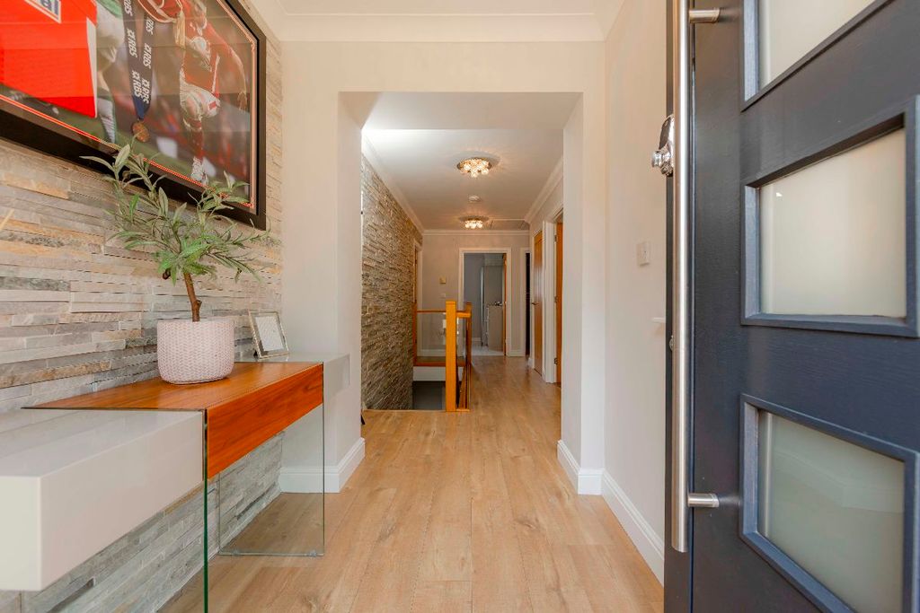 Property photo 3 of 60