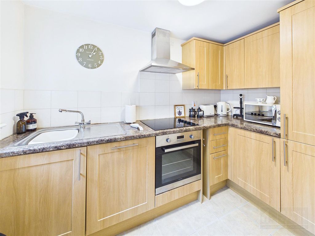 Property photo 3 of 32 Kitchen