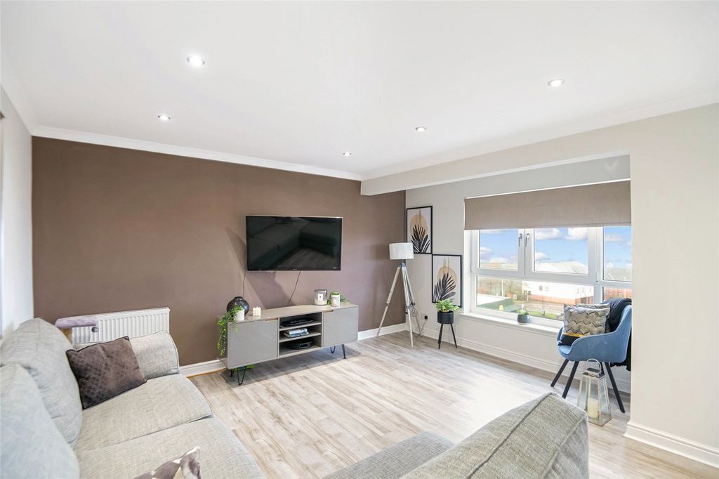 Property photo 3 of 22 Picture No. 05