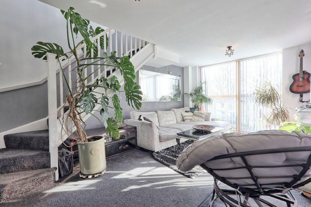 Property photo 2 of 26