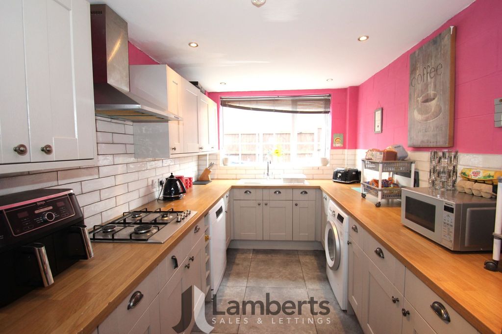 Property photo 3 of 21 Kitchen/Breakfast Room