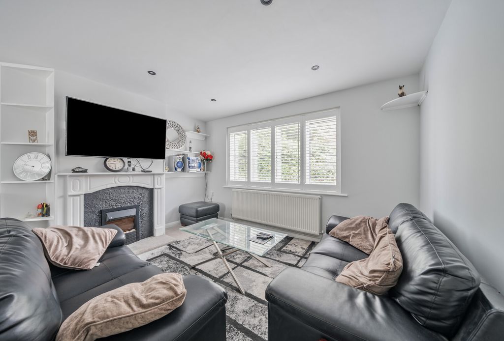 Property photo 2 of 16 1344763-9-68A8331...