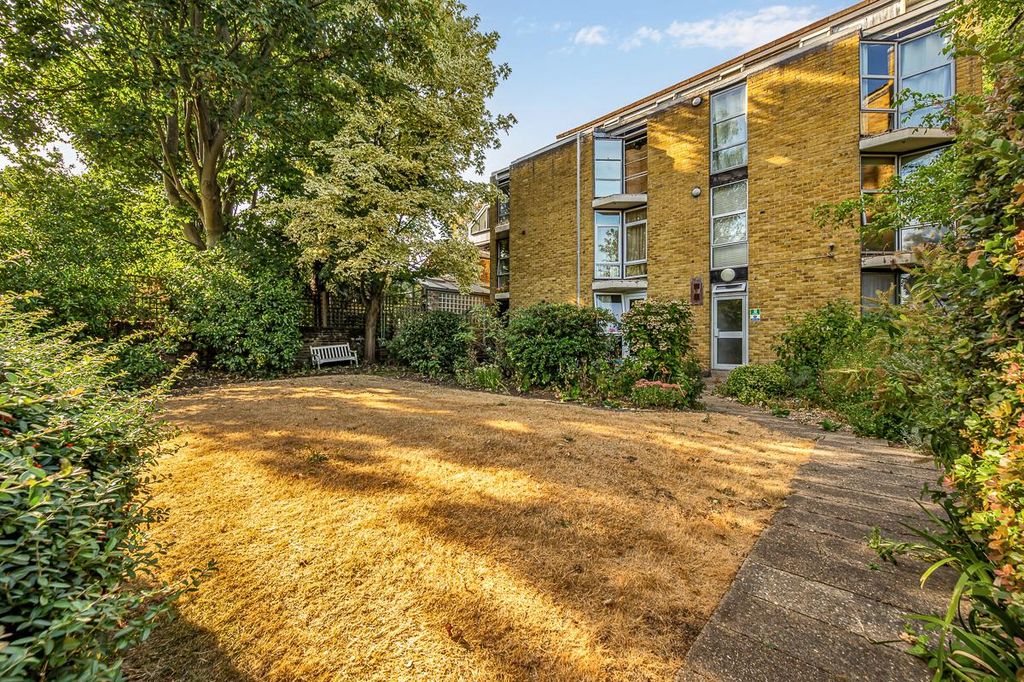 Property photo 1 of 14 9 Grosvenor Lodge-13.Jpg