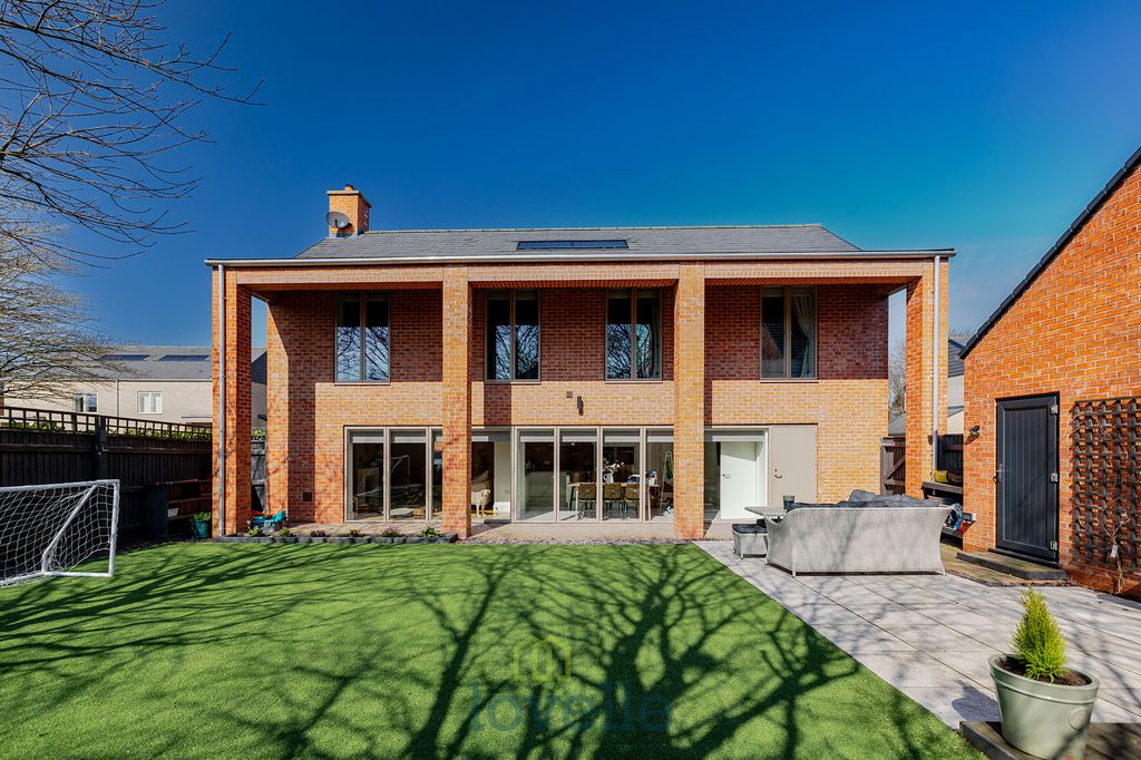 Property photo 1 of 32