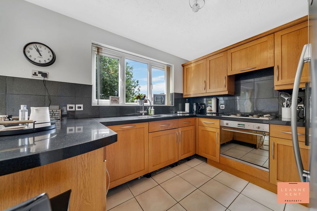 Property photo 3 of 43