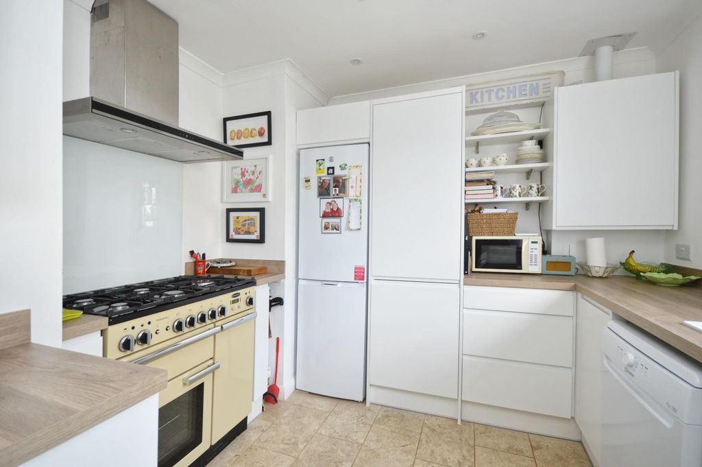 Property photo 2 of 21 Kitchen