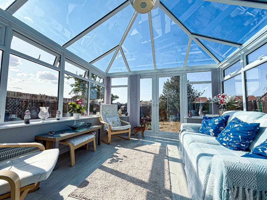 Property photo 2 of 17 4379353