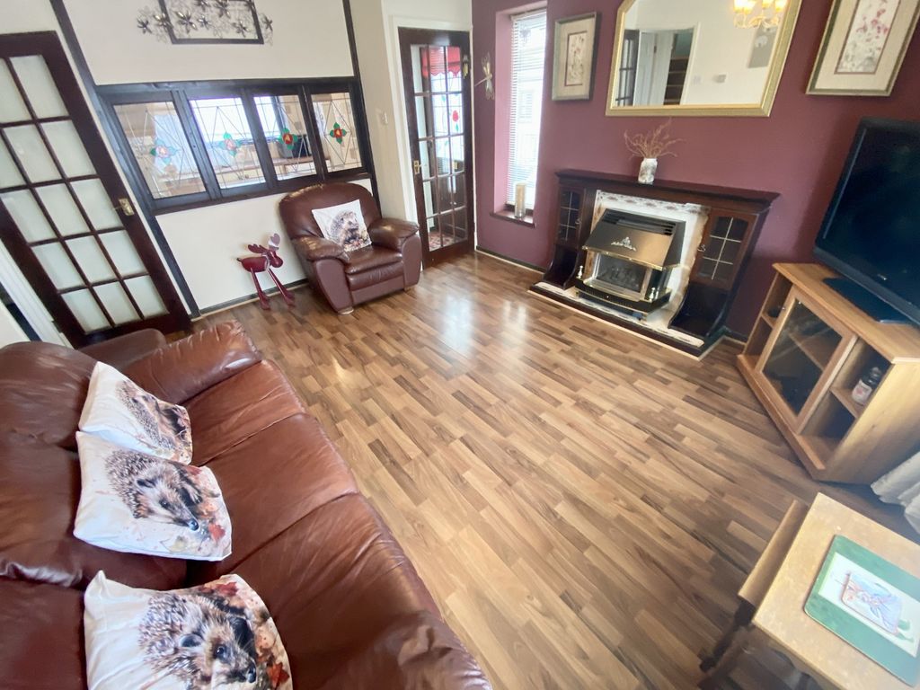 Property photo 3 of 11 Lounge