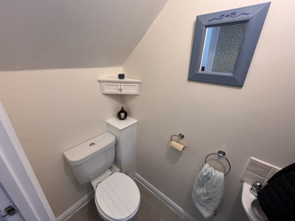 Property photo 2 of 19 Ground Floor WC