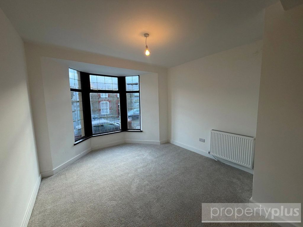 Property photo 2 of 15 Picture No. 04