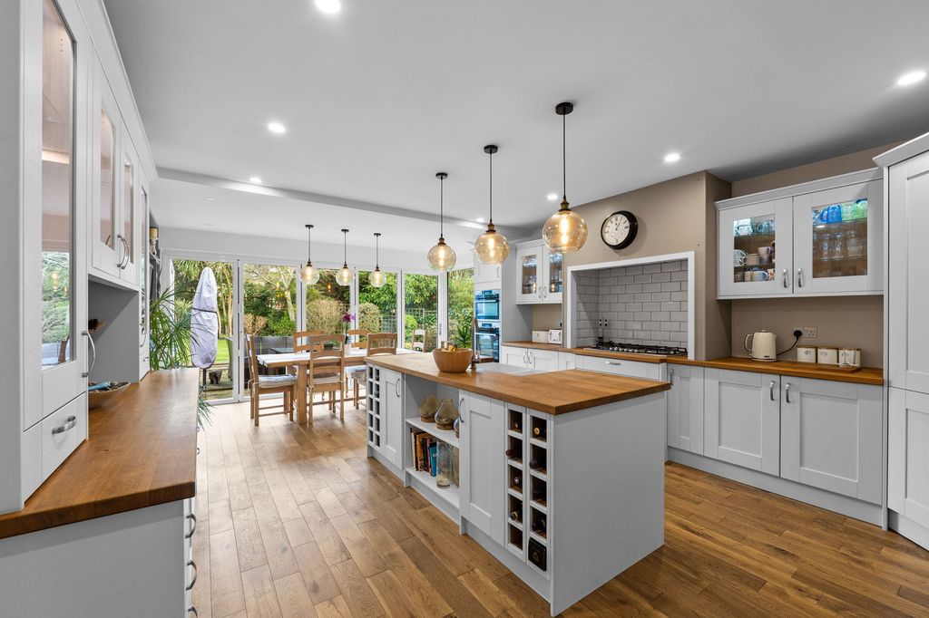 Property photo 2 of 41