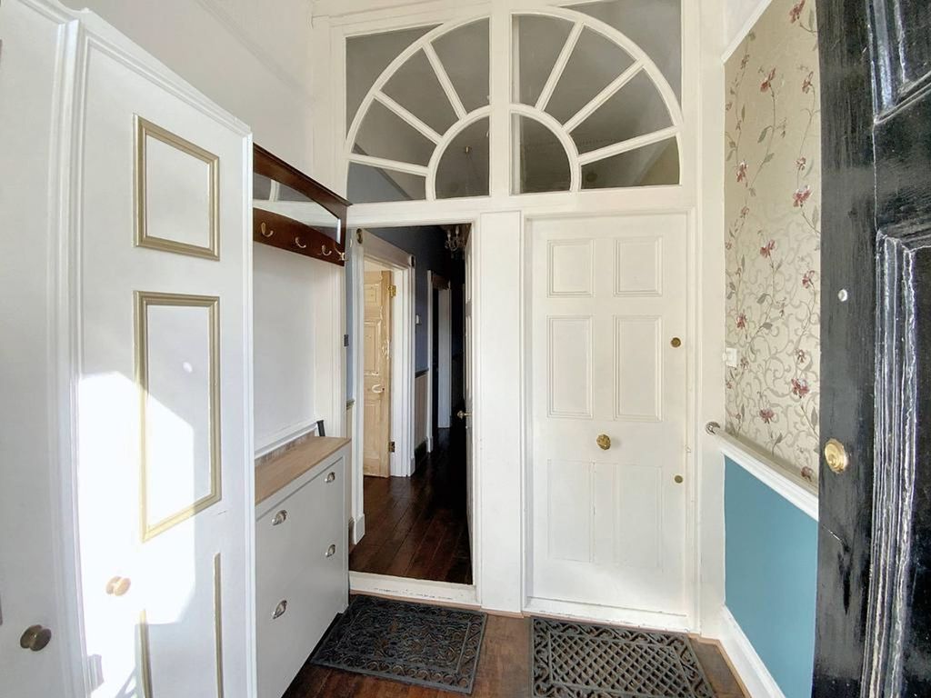 Property photo 2 of 25