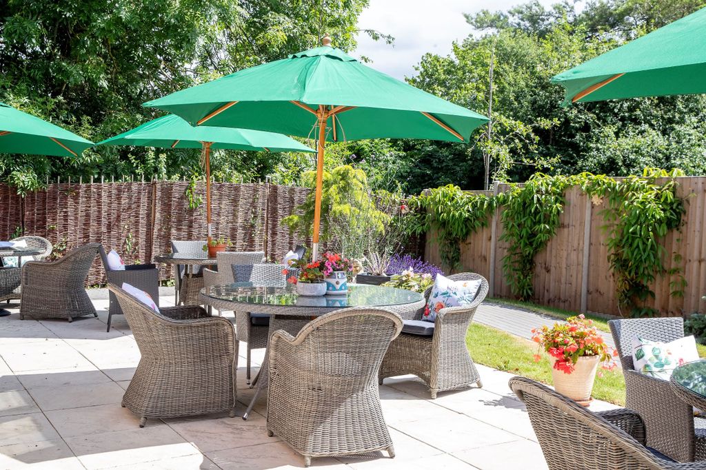 Property photo 1 of 10 Shared Gardens