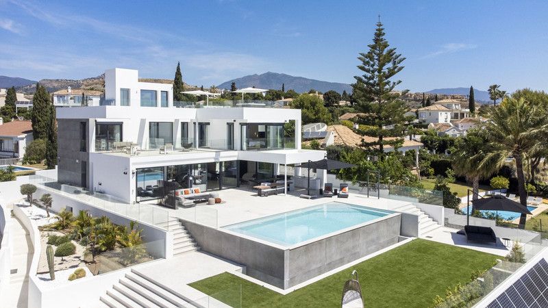 Property photo 2 of 94