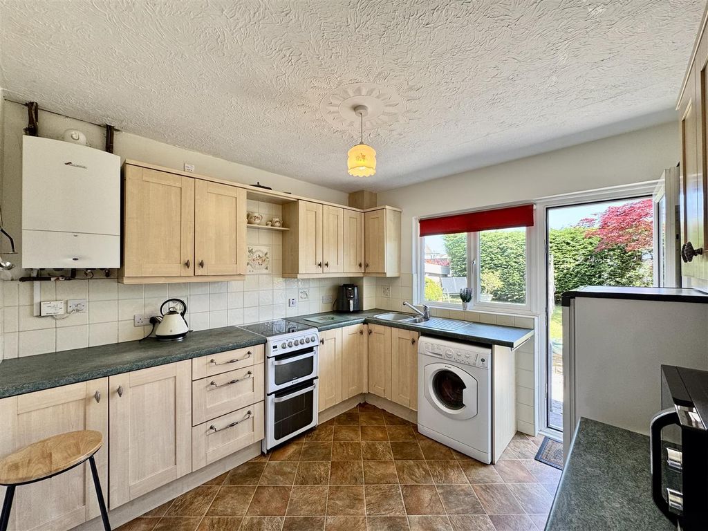 Property photo 3 of 17 Kitchen