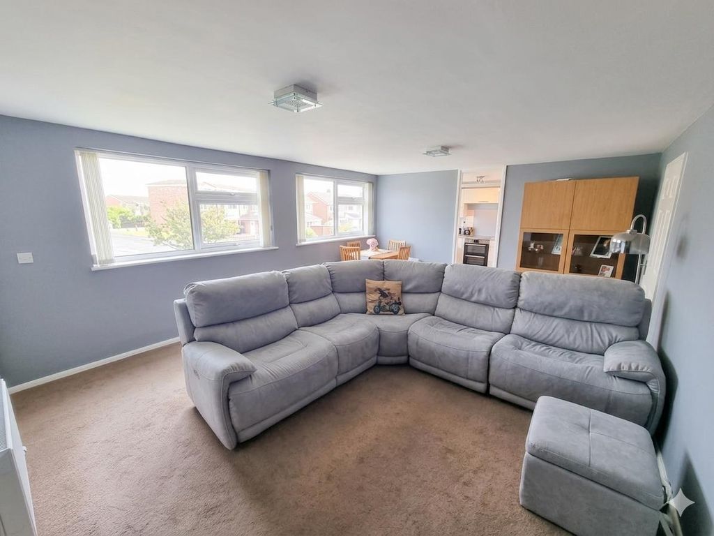 Property photo 1 of 10 Living Room