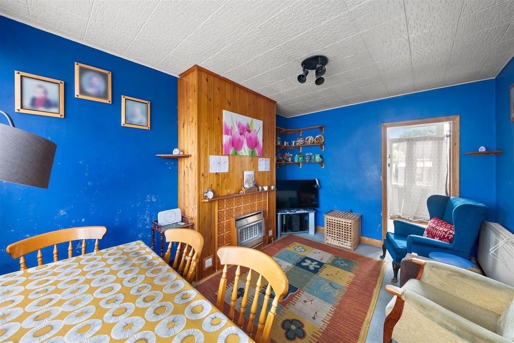 Property photo 2 of 11 Living Room..Jpg