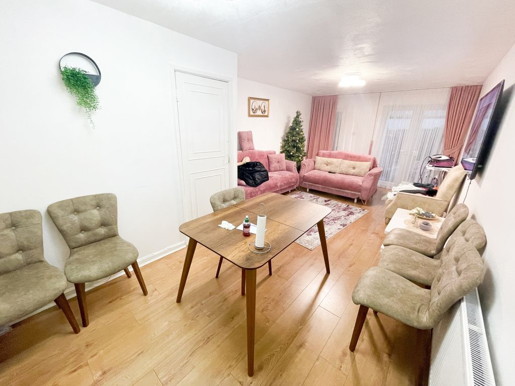 Property photo 3 of 11 Photo 6