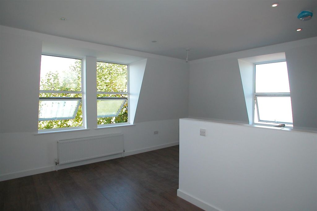 Property photo 2 of 4 Pc04681B.Jpg