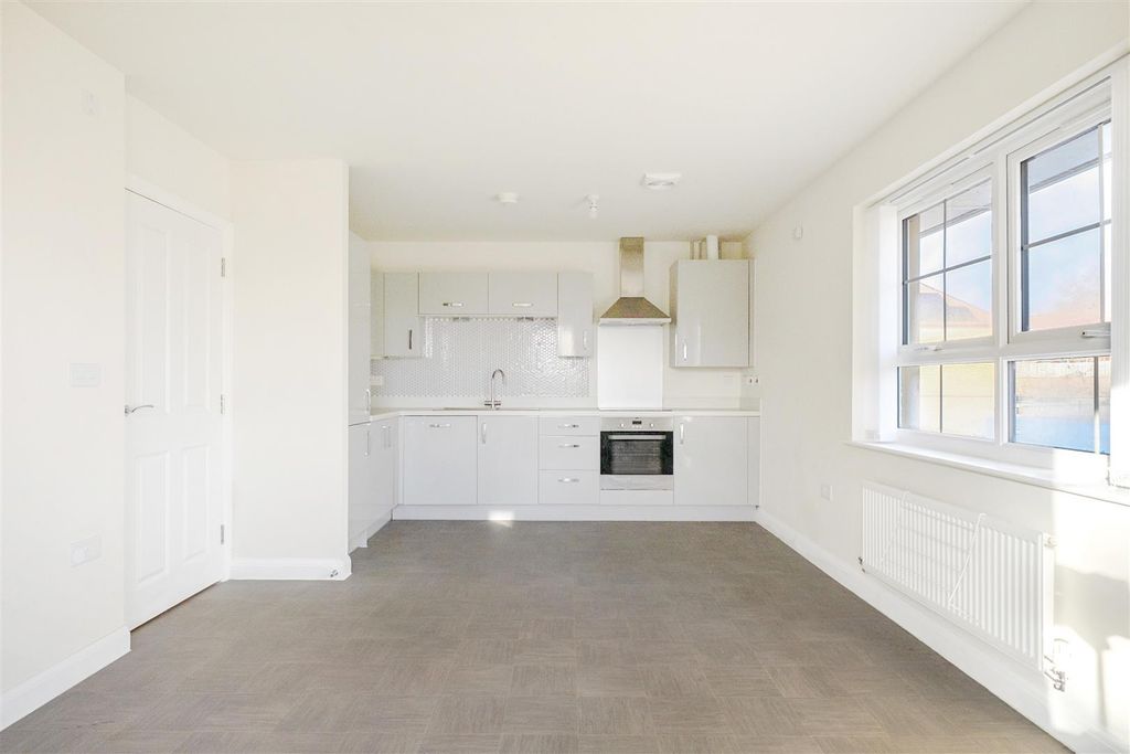 Property photo 3 of 17 1381020-7-6915A5Eeddb09.Jpg