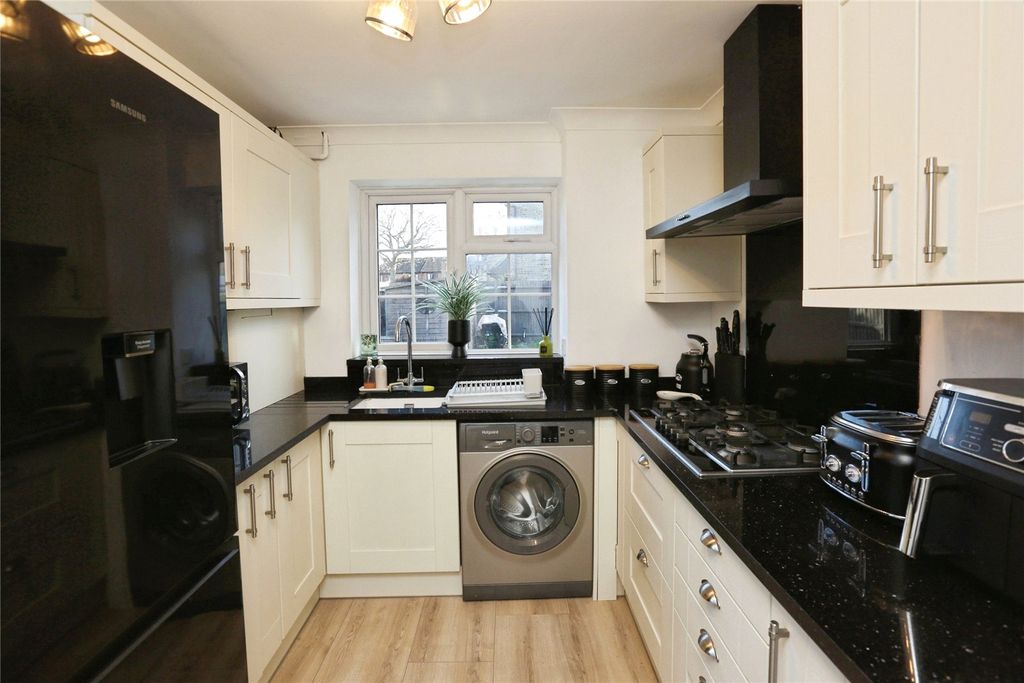 Property photo 3 of 26 Kitchen