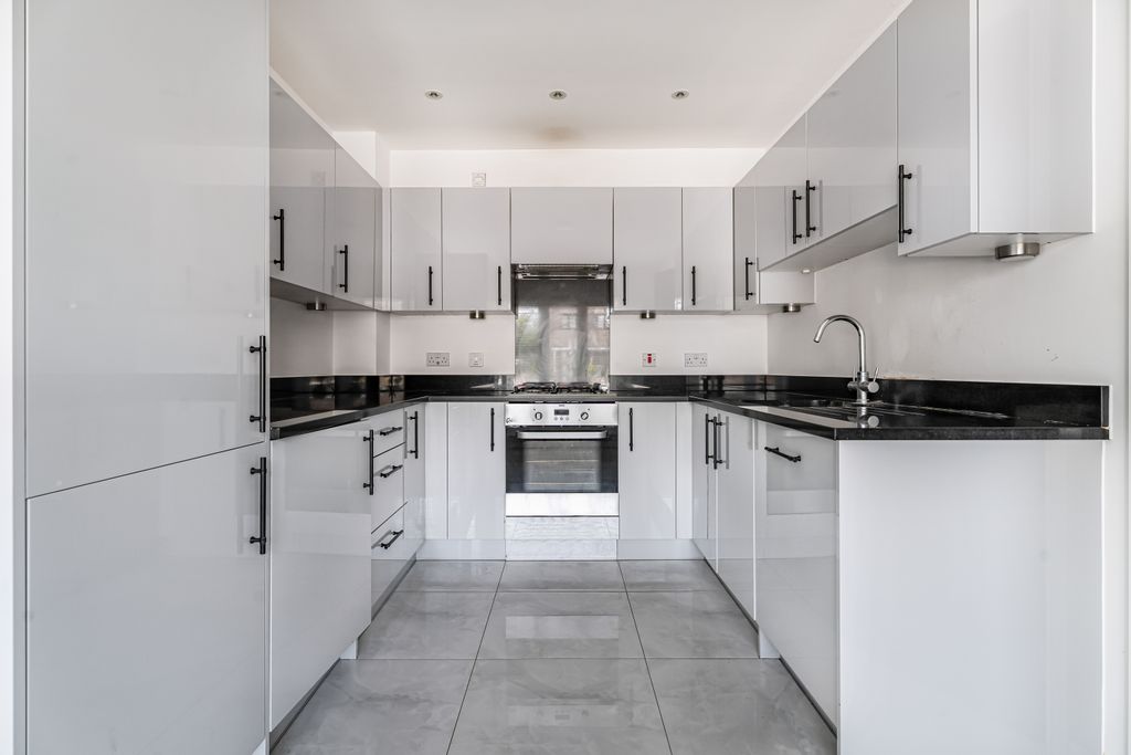 Property photo 2 of 17 287811