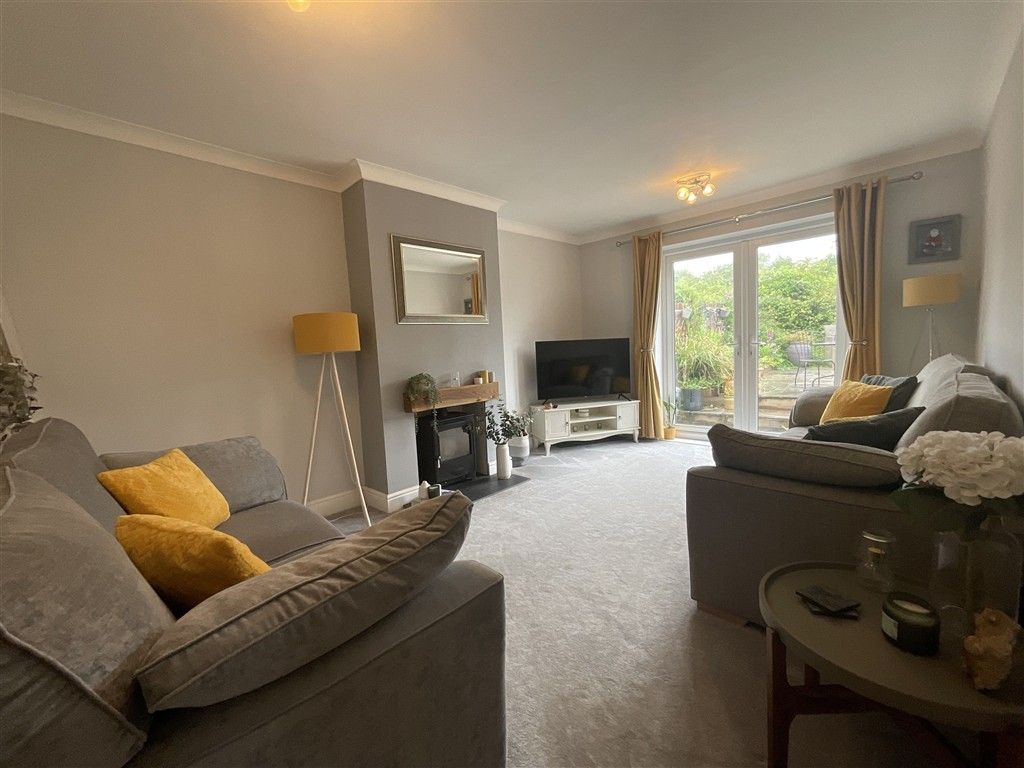Property photo 3 of 8 Lounge