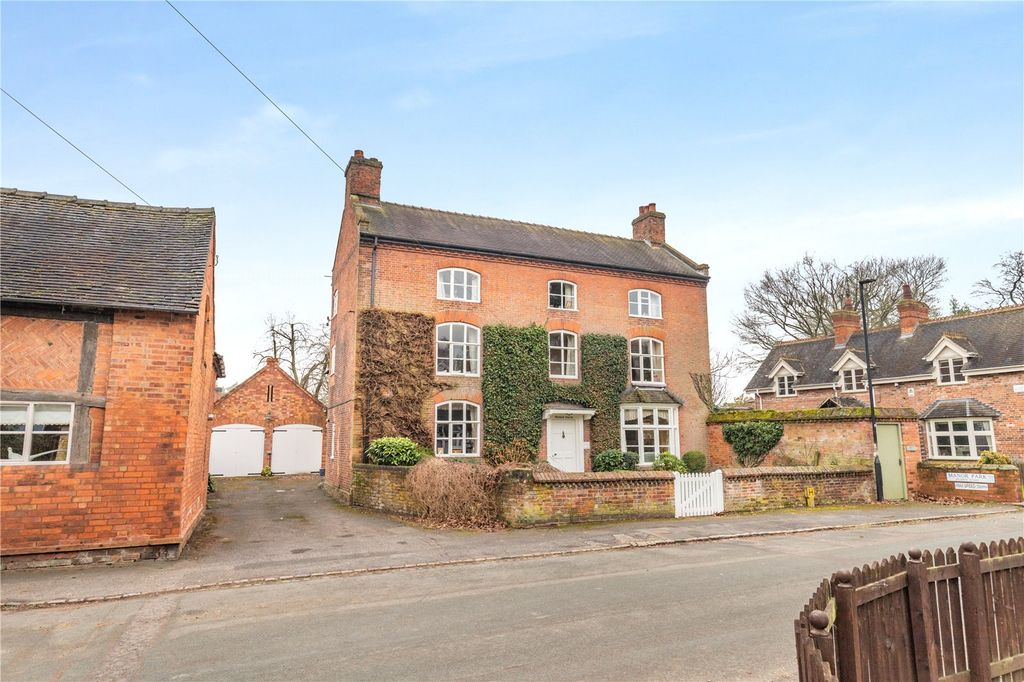Property photo 1 of 13 Manor Farm