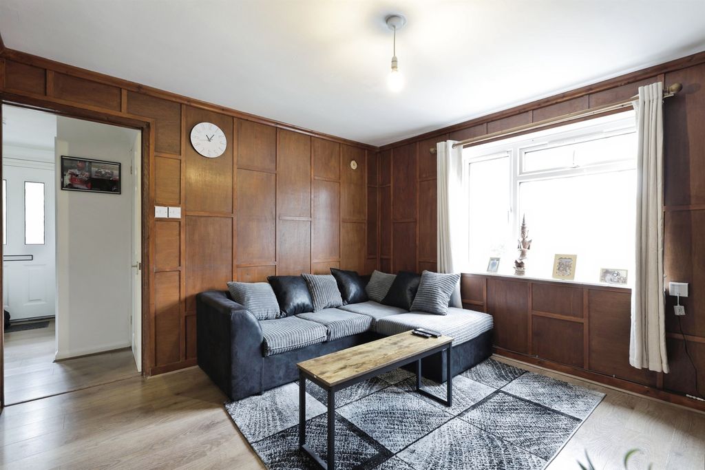 Property photo 3 of 17