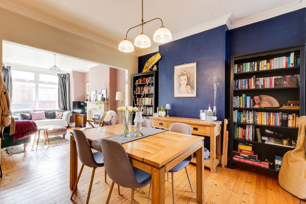 Property photo 3 of 18