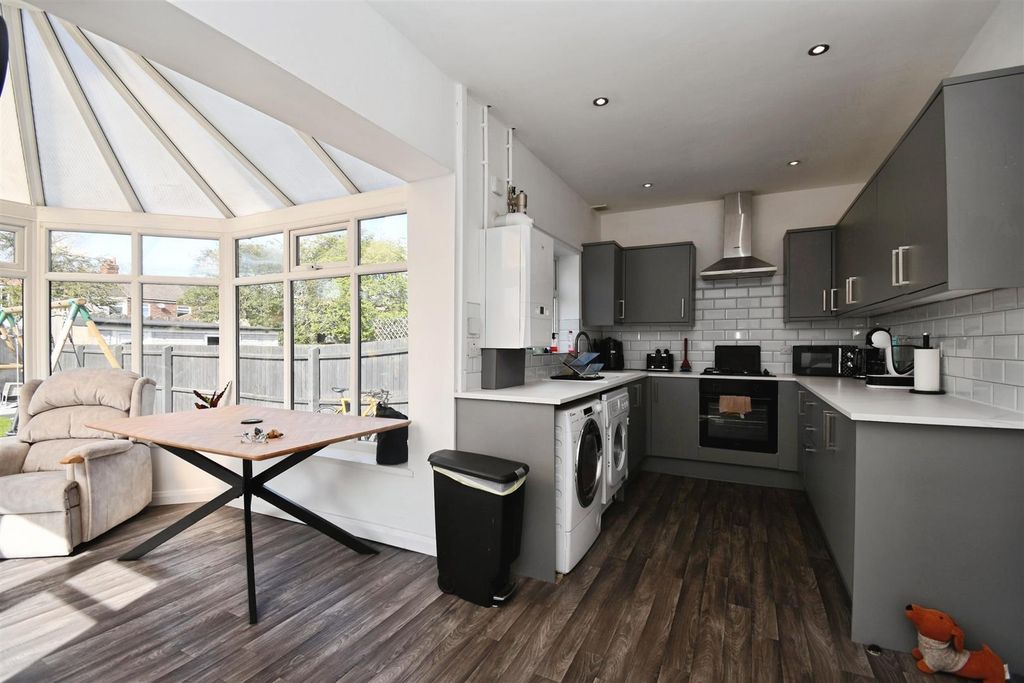 Property photo 3 of 18 Kitchen / Dining Room