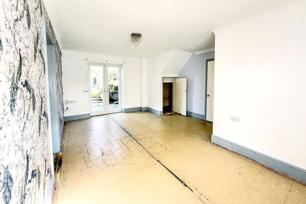Property photo 2 of 15 18 Solomon Way, Hamworthy, Bh15 4Rb