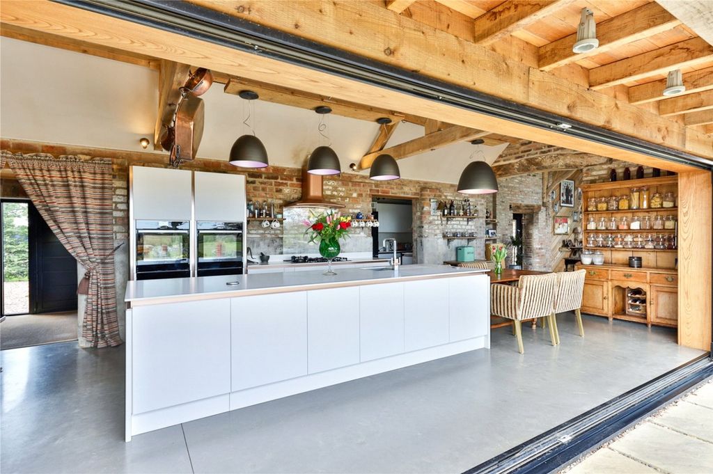 Property photo 3 of 25 2027736