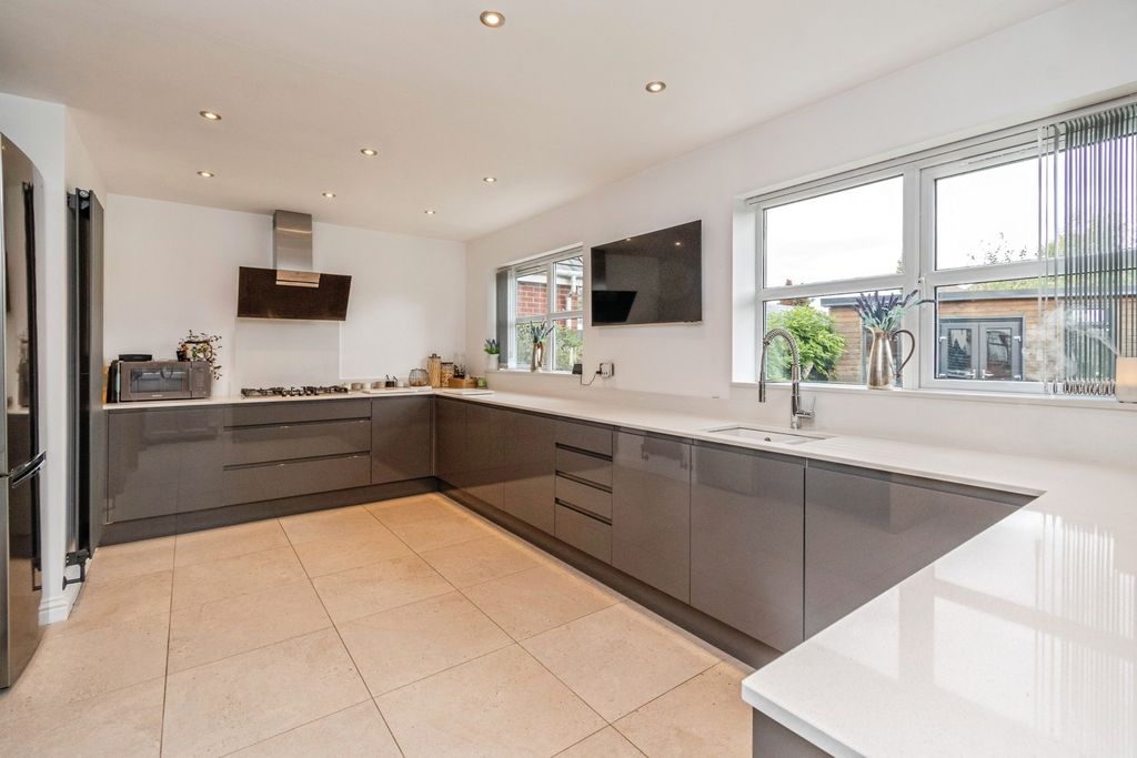Property photo 2 of 22 Pbox-Img.Jpg
