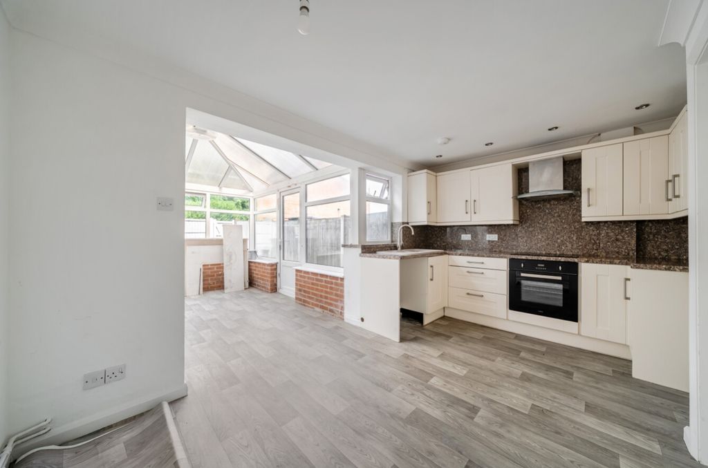 Property photo 3 of 10 1467422-5-6A15Aebaac480