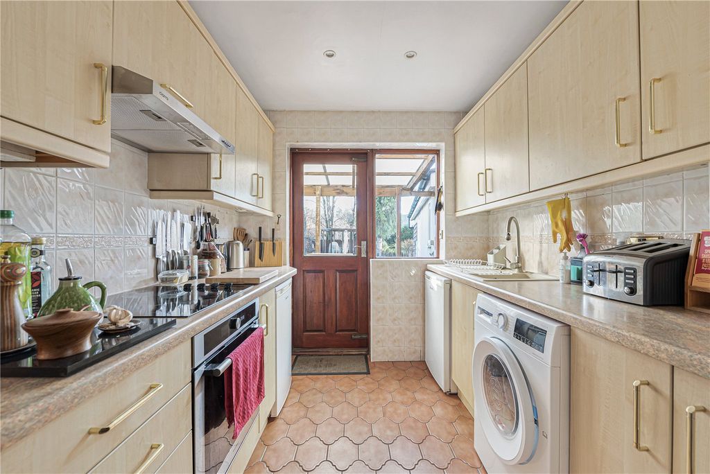 Property photo 3 of 19 Kitchen