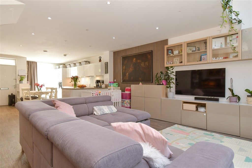 Property photo 3 of 11 Kitchen/Lounge/ Dining Area
